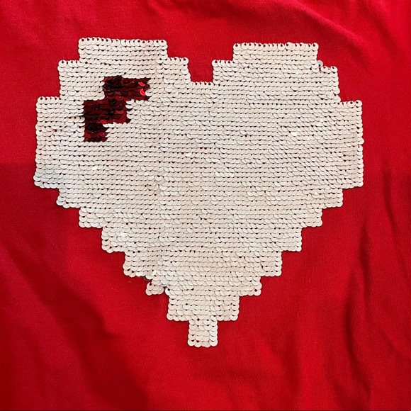 LAST CHANCE!! NWOT Gap Kids White & Silver Heart Flippy Tee. Size: M. - Picture 2 of 9